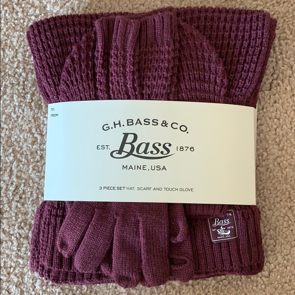 Brand new Bass winter set- scarf, hat, gloves